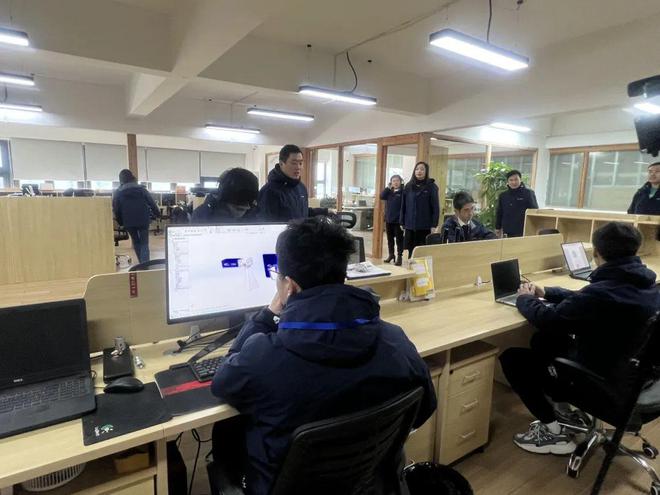 星空体育网站：九亭镇先进制造业复工复产率高发展势头强劲(图1)