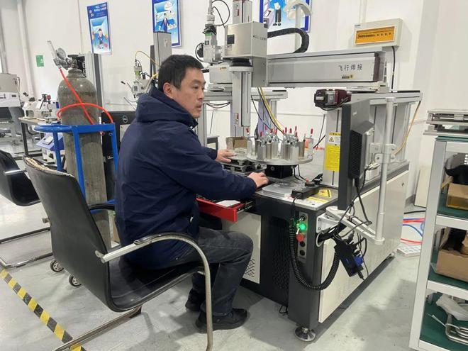 星空体育网站：九亭镇先进制造业复工复产率高发展势头强劲(图2)