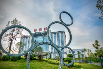 星空体育：打破技术垄断！超大盾构机装上“洛阳关节”(图1)