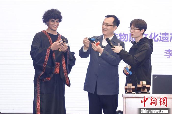 星空体育网站：埃及留学生“小明”的逐梦之路：用中文“编程”未来(图2)