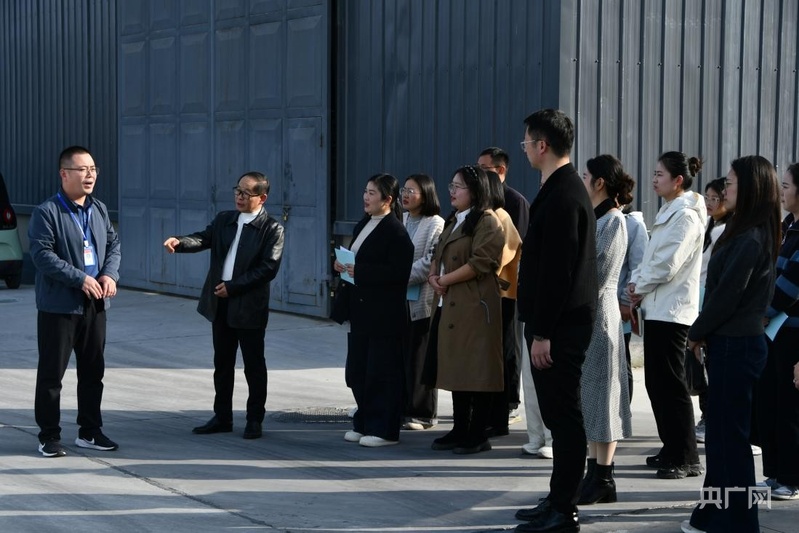 星空体育网站：临泉县着力上好“发展思政课”(图1)