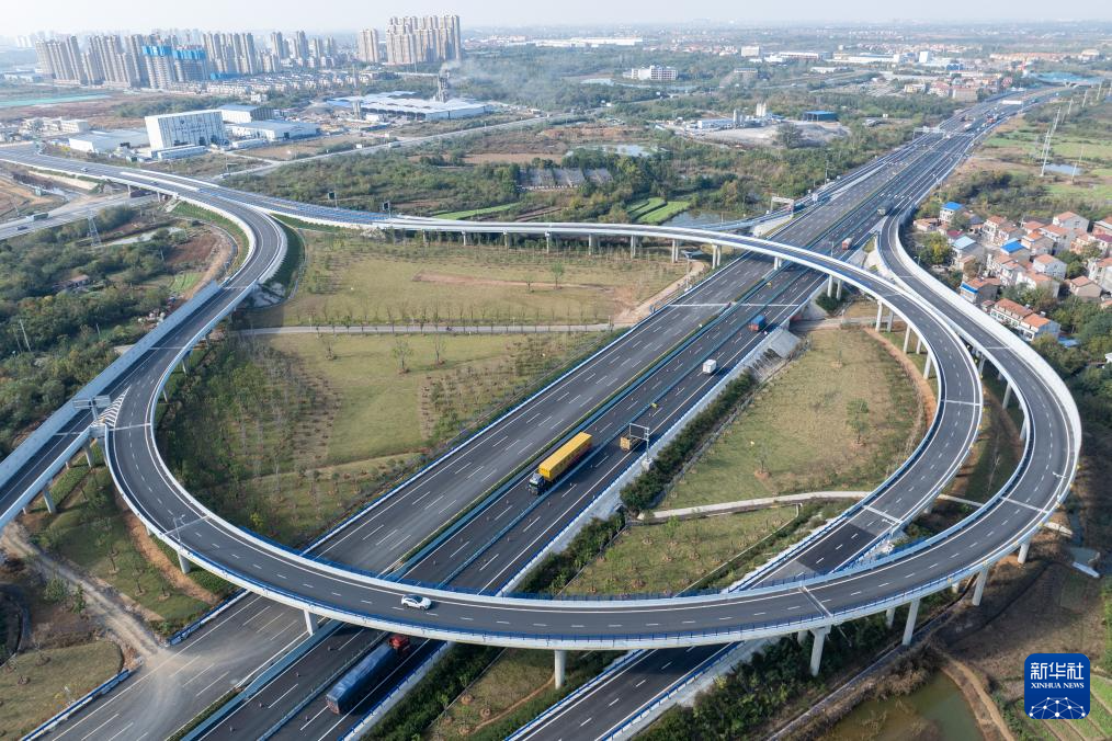 星空体育：京港澳高速湖北北段改扩建工程临近收官(图1)