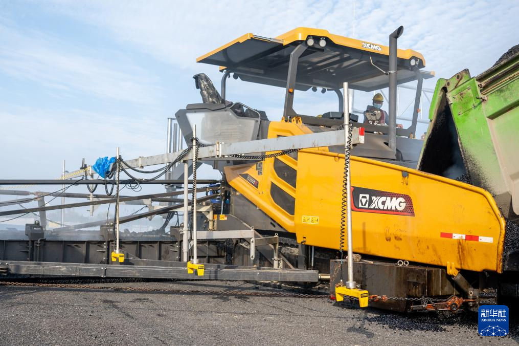 星空体育：京港澳高速湖北北段改扩建工程临近收官(图3)