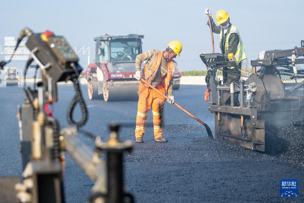 星空体育：京港澳高速湖北北段改扩建工程临近收官(图4)
