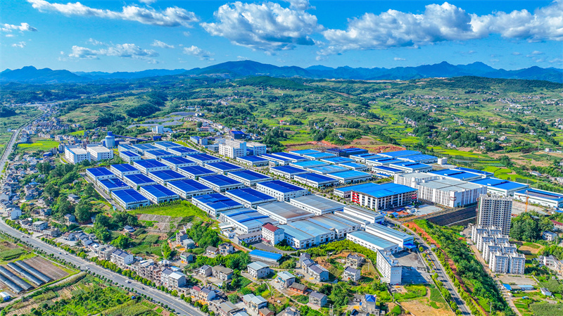 产业振翼筑梦青山——湖北竹山三大产业引擎驱动经济高质量发展(图1)