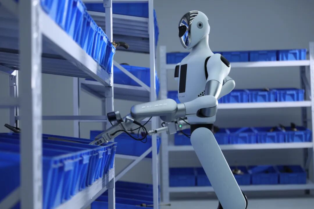 星空体育：人形机器人热潮：锋龙5连板、天奇4涨停这背后是优必选驱动？(图1)