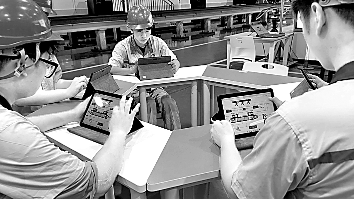 破解“看得见、做不好”难题——高技能人才培养让产业前沿与教育课堂“握手”(图1)