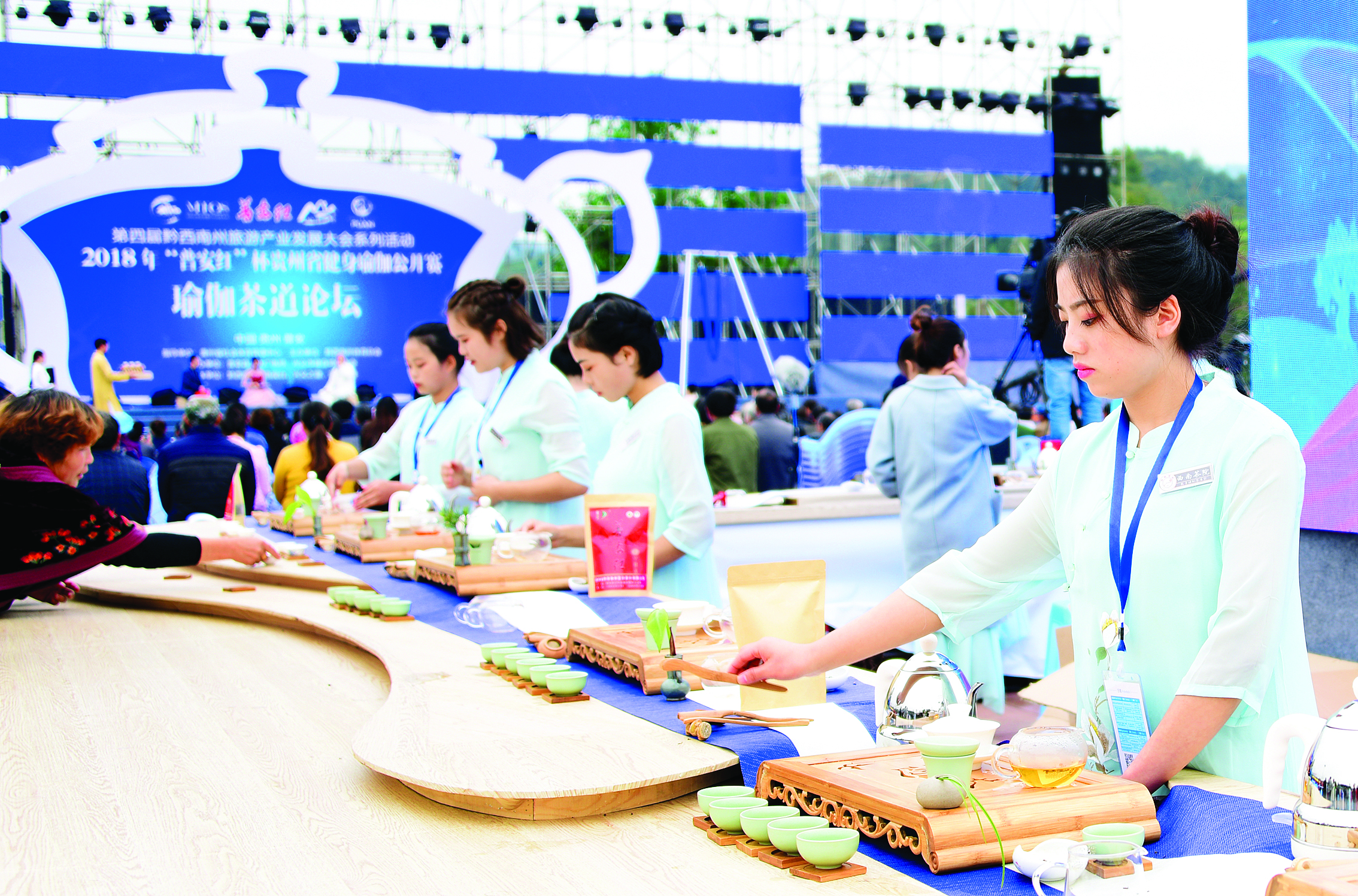 星空体育网站:惠黔力推产业集群化发展两年实施特色产业提升项目60个(图12)