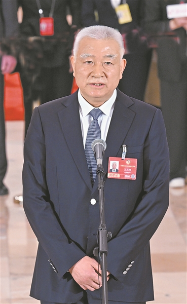 星空体育网站：话发展成就绘锦绣中国——全国政协十四届四次会议第二场“委员通道”集体采访活动扫描(图1)