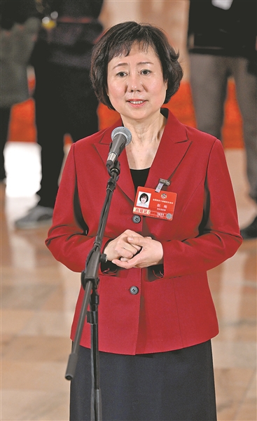 星空体育网站：话发展成就绘锦绣中国——全国政协十四届四次会议第二场“委员通道”集体采访活动扫描(图4)