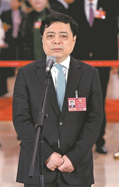 星空体育网站：话发展成就绘锦绣中国——全国政协十四届四次会议第二场“委员通道”集体采访活动扫描(图6)