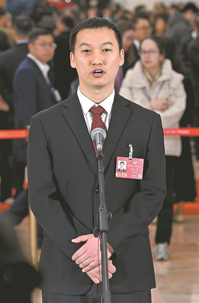 星空体育网站：话发展成就绘锦绣中国——全国政协十四届四次会议第二场“委员通道”集体采访活动扫描(图7)